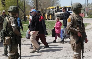 Минобороны РФ: “Из промзоны “Азовстали” и расположенных рядом домов за два дня выведено 126 человек” (видео)