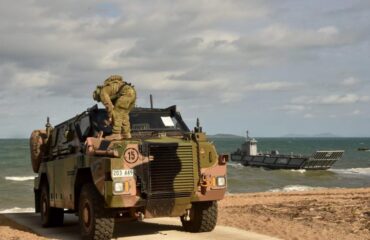 Австралийские бронированные машины Bushmaster прибыли на фронт Донбасса