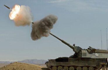 Украинских солдат учат в Германии обращению с  артиллерийской системой Panzerhaubitze 2000 