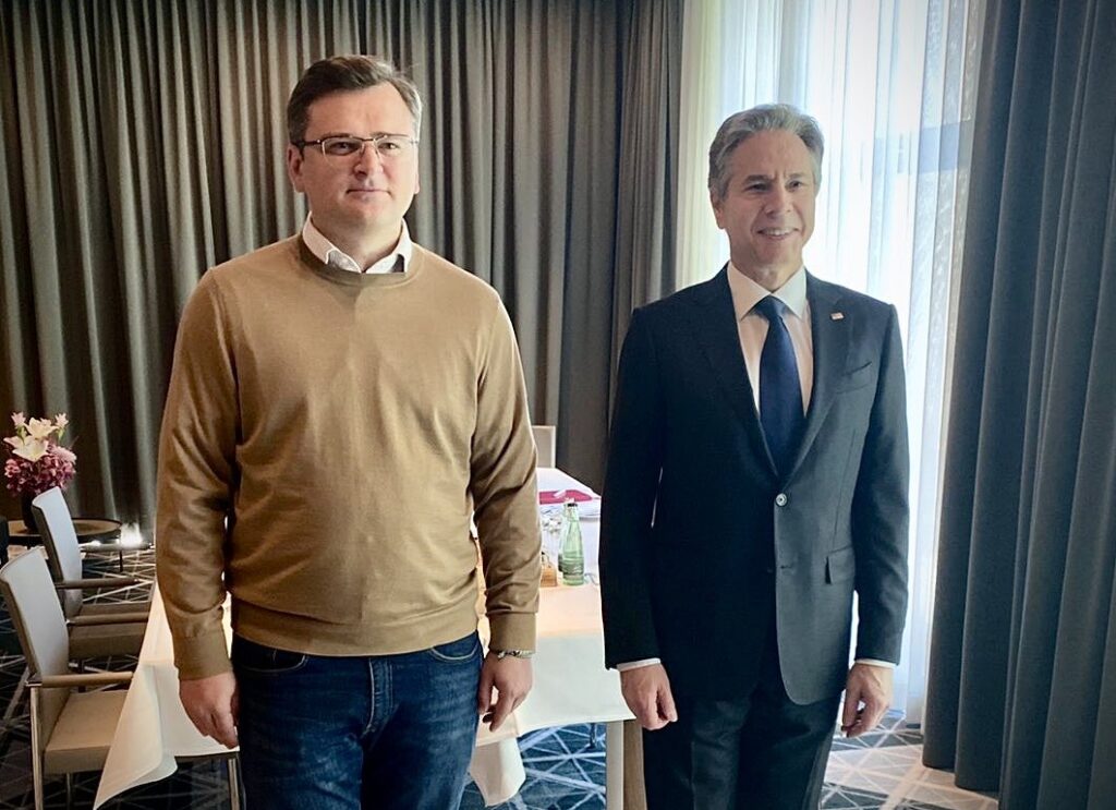 Кулеба сообщил, что в разговоре Блинкеном увеличение поставок оружия Украине
