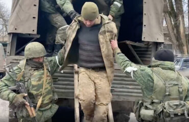 Пленный украинский солдат призывает своих сложить оружие: “Нас бросили в окопы как пушечное мясо”