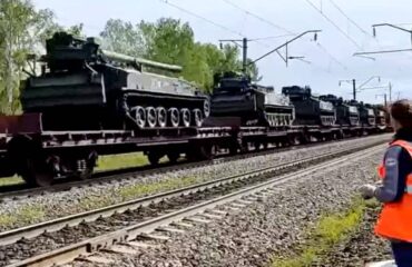 Эшелоны с российской боевой техникой движутся для усиления Запорожской группировки