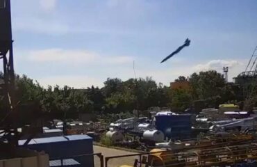 Показан момент прилёта ракеты Х-22 «Буря» по заводу «Кредмаш» в Кременчуге (видео)