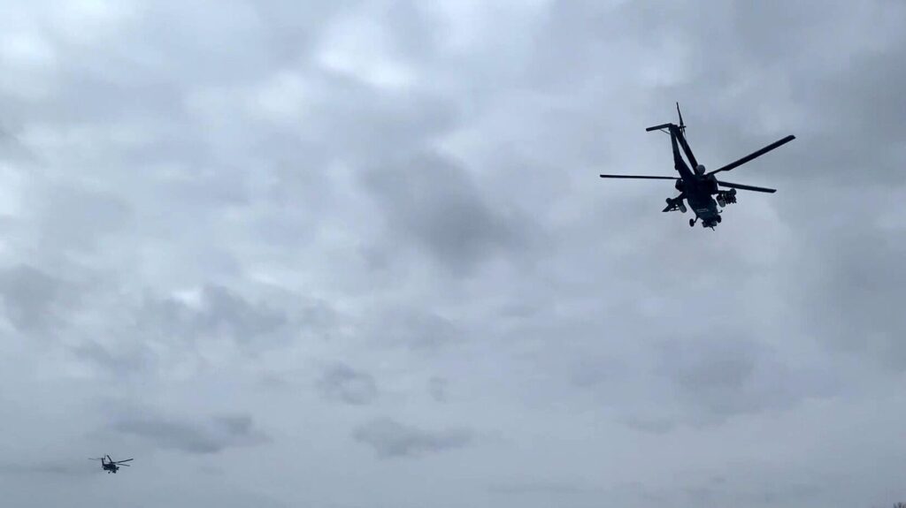 Видео: Работа армейской авиации по движущимся военным целям на Украине