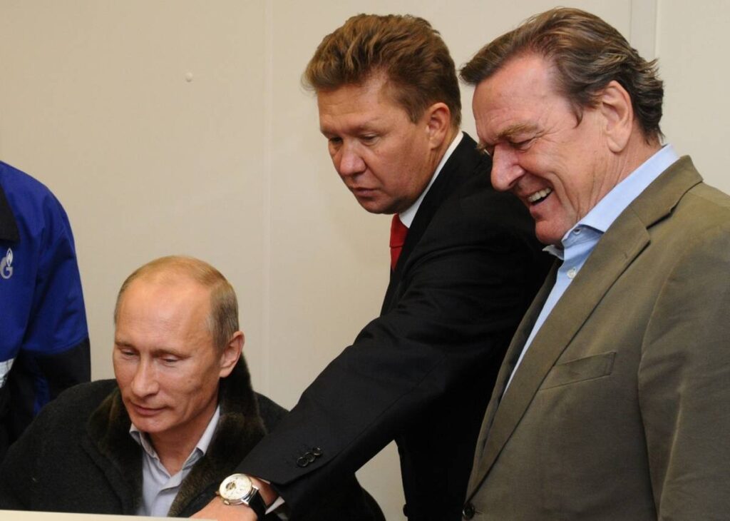 Шредер подает в суд на парламент ФРГ за отстранение от должности из-за связей с РФ
