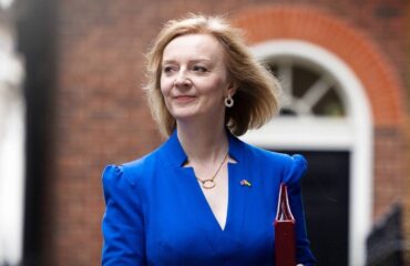 «Поддерживаю Путина»: глава МИД Великобритании «оступилась» на критике президента РФ