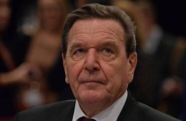 Герхард Шрёдер: Крым сейчас – российский, идея Зеленского вернуть полуостров силой лишена смысла