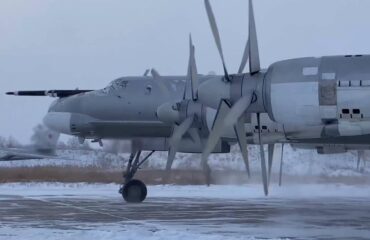 МО РФ показало кадры сопровождения иностранными истребителями российских Ту-95МС