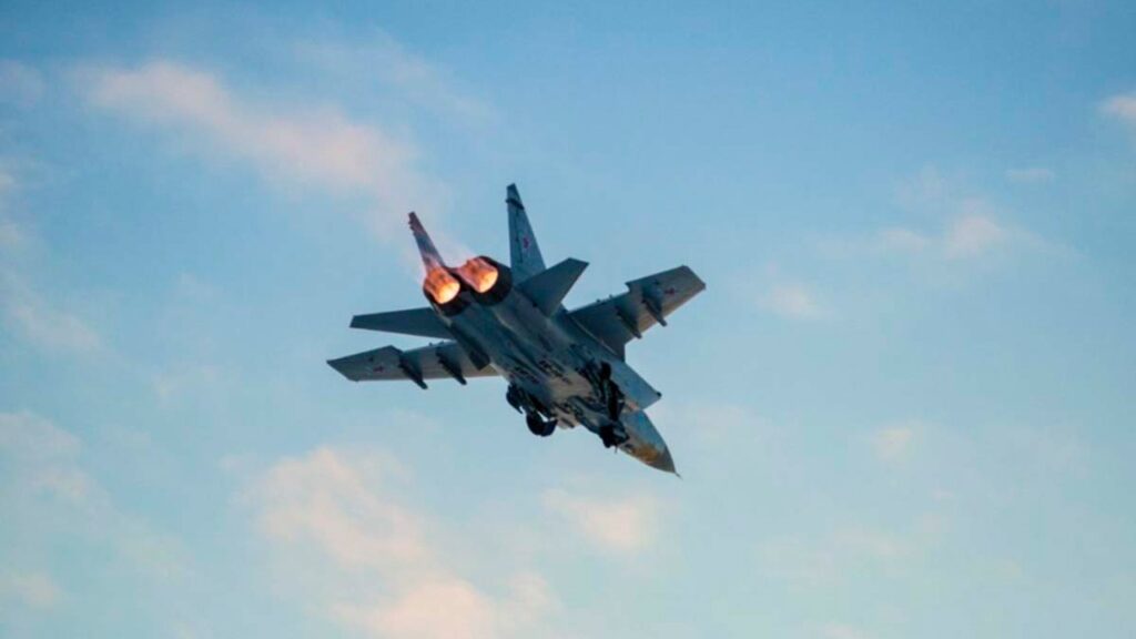 МиГ-31 подняли в воздух из-за норвежского самолета над Баренцевым морем